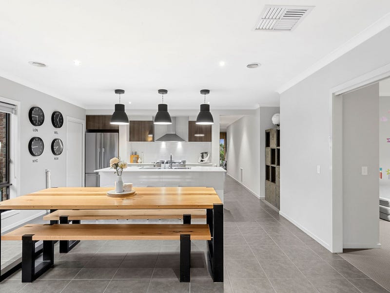 Listing image for 11 Hutton Close, ARMSTRONG CREEK  VIC  3217