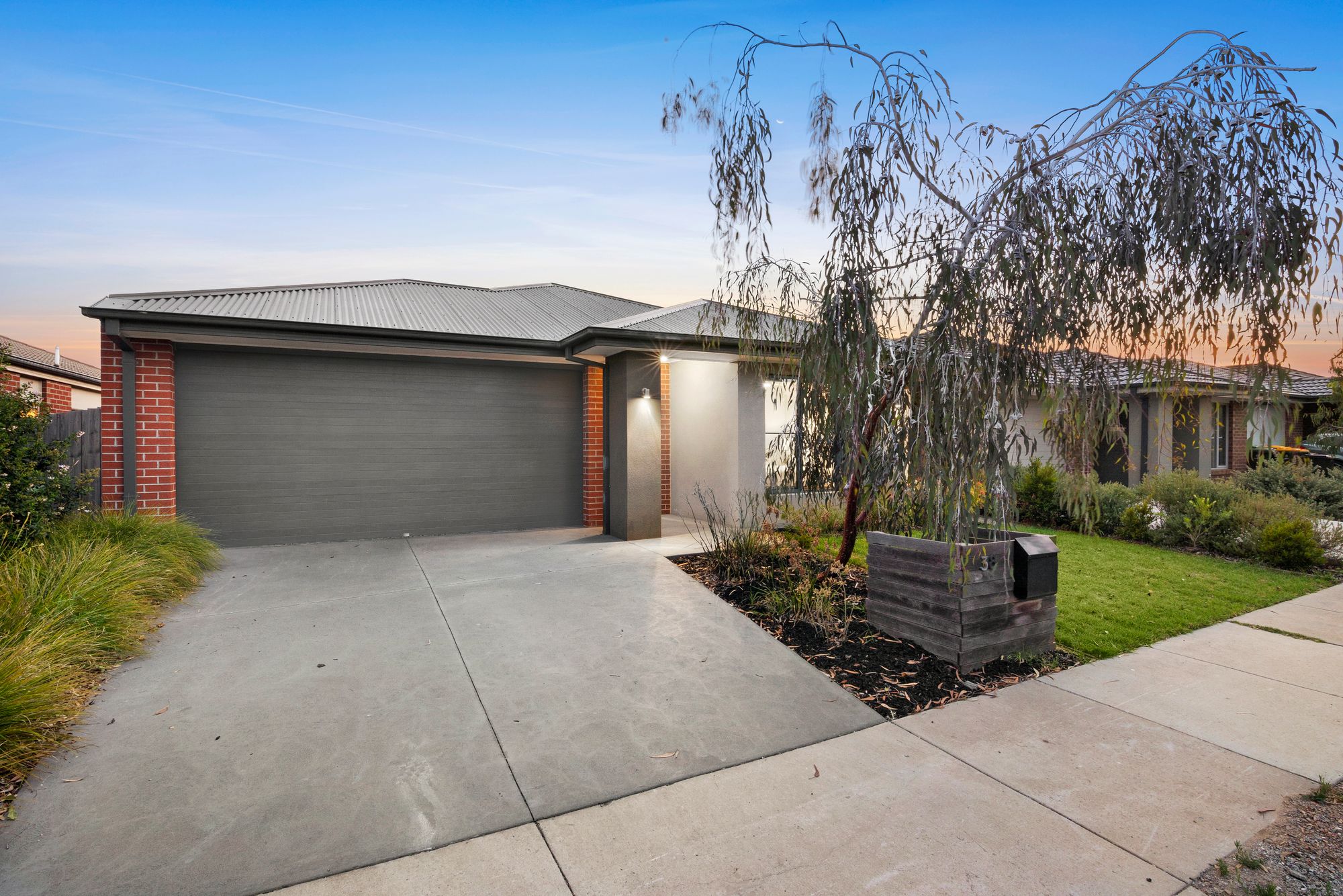 Listing image for 38 Middleton Road, ARMSTRONG CREEK  VIC  3217
