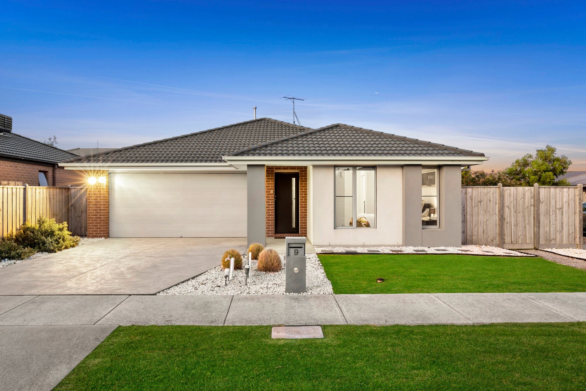 Listing image for 9 Winterfell Road, CHARLEMONT  VIC  3217