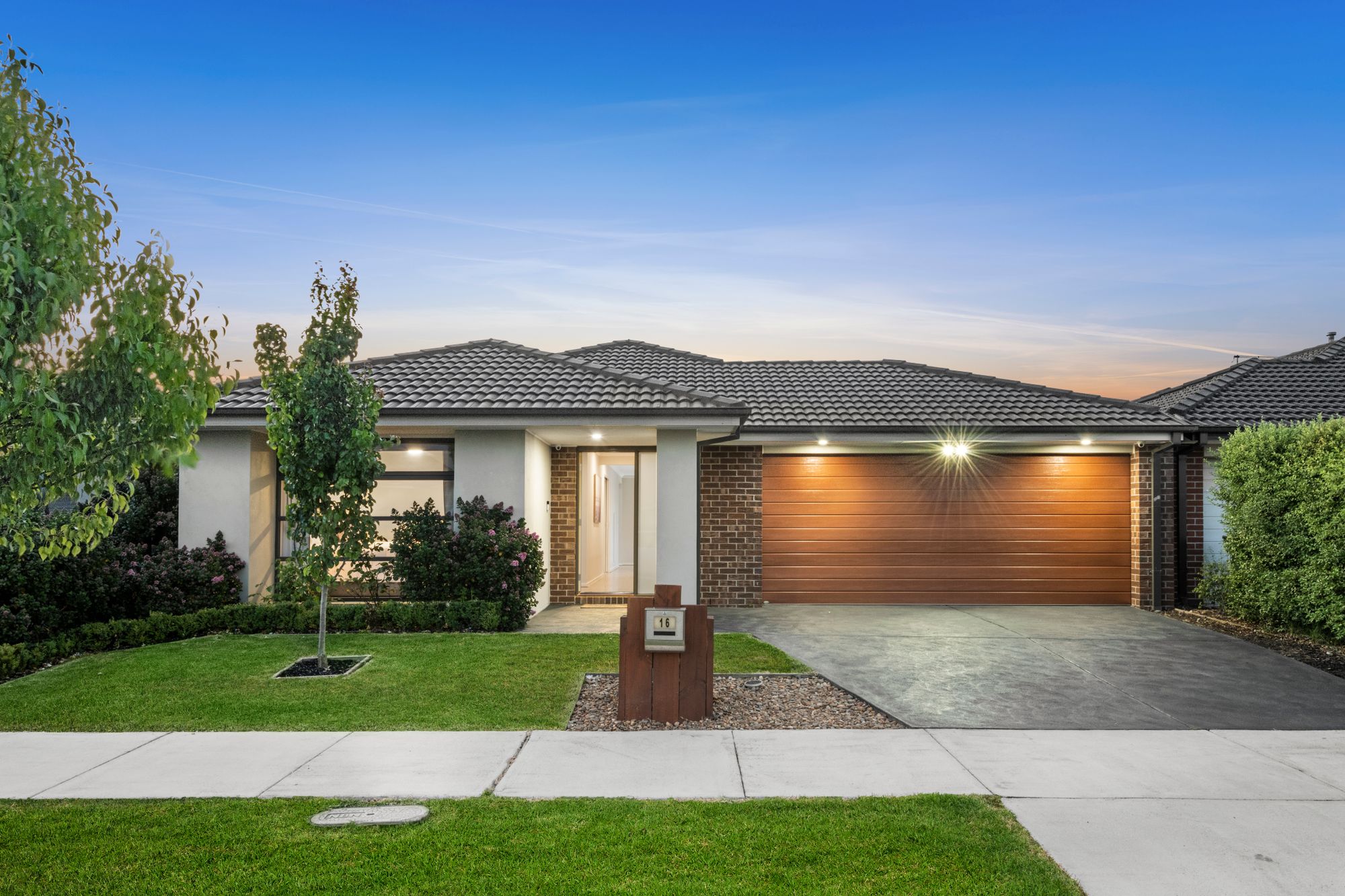 Listing image for 16 Simpson Circuit, ARMSTRONG CREEK  VIC  3217