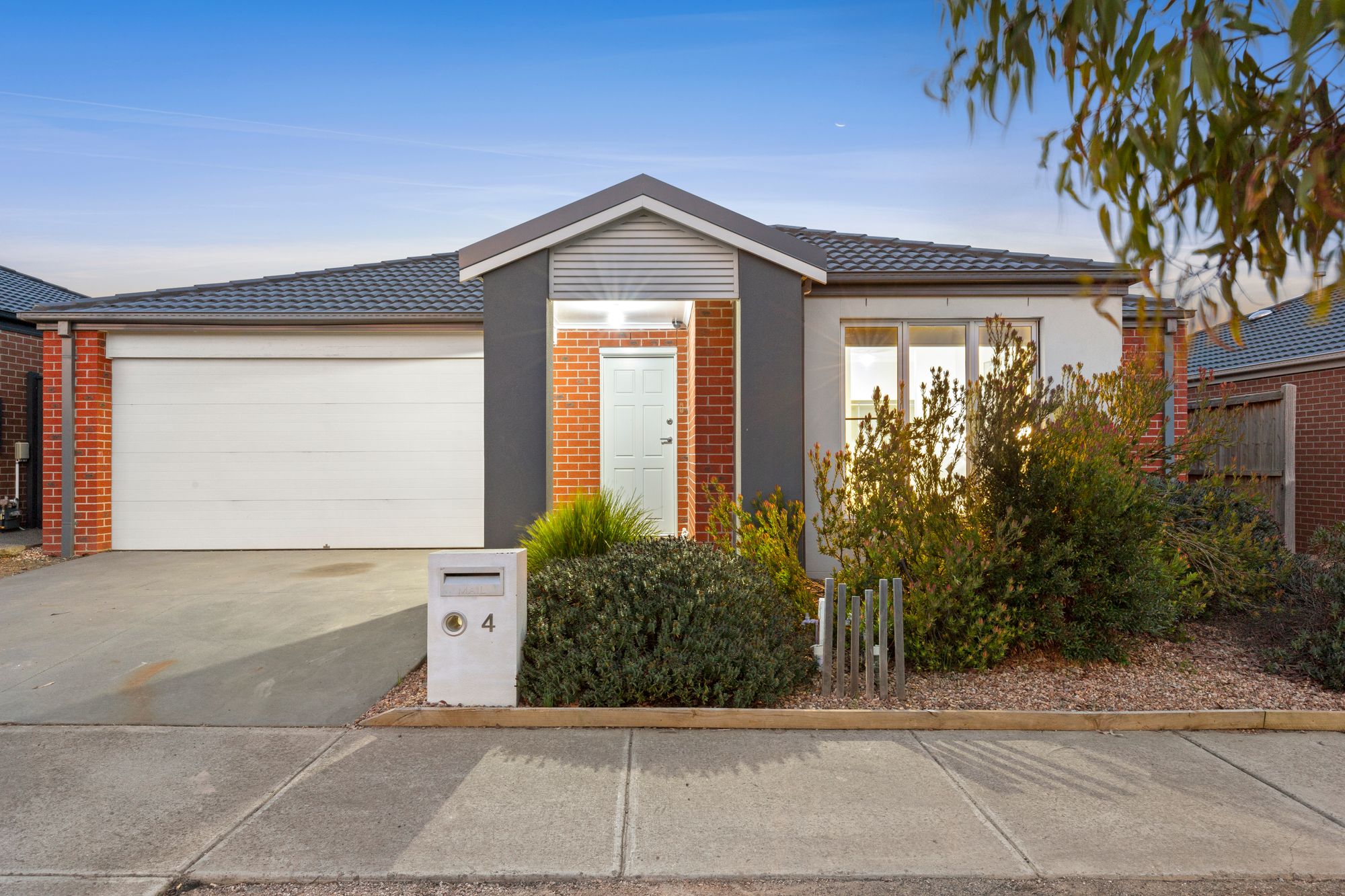 Listing image for 4 Runway Street, MOUNT DUNEED  VIC  3217