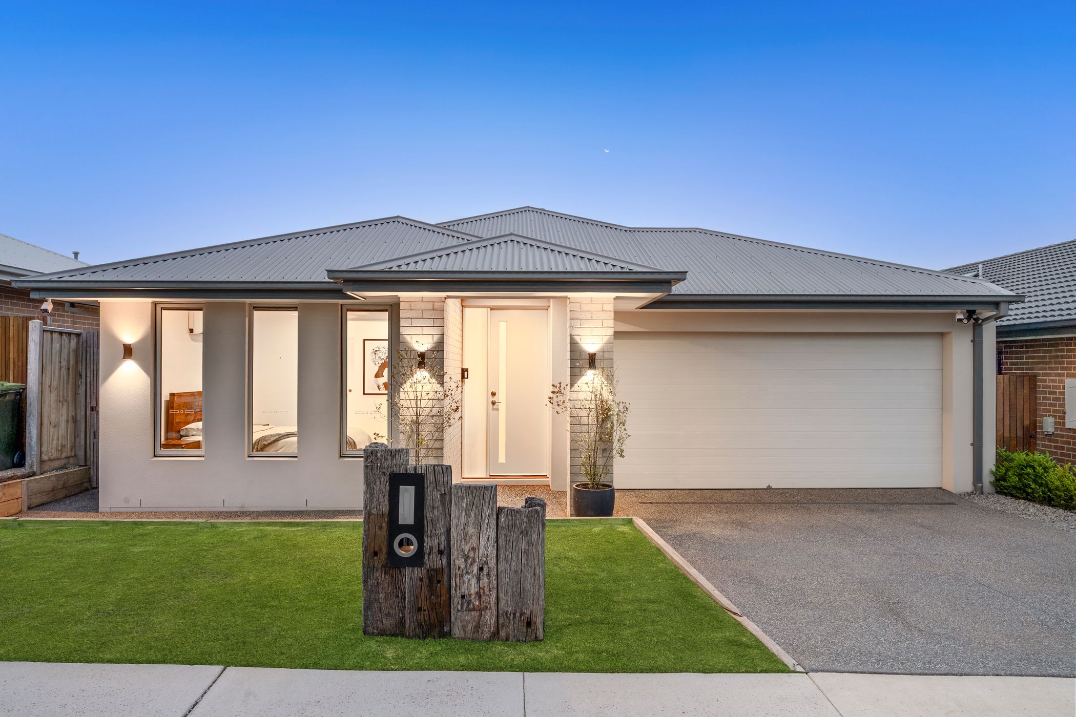 24 Whiteley Street, MOUNT DUNEED