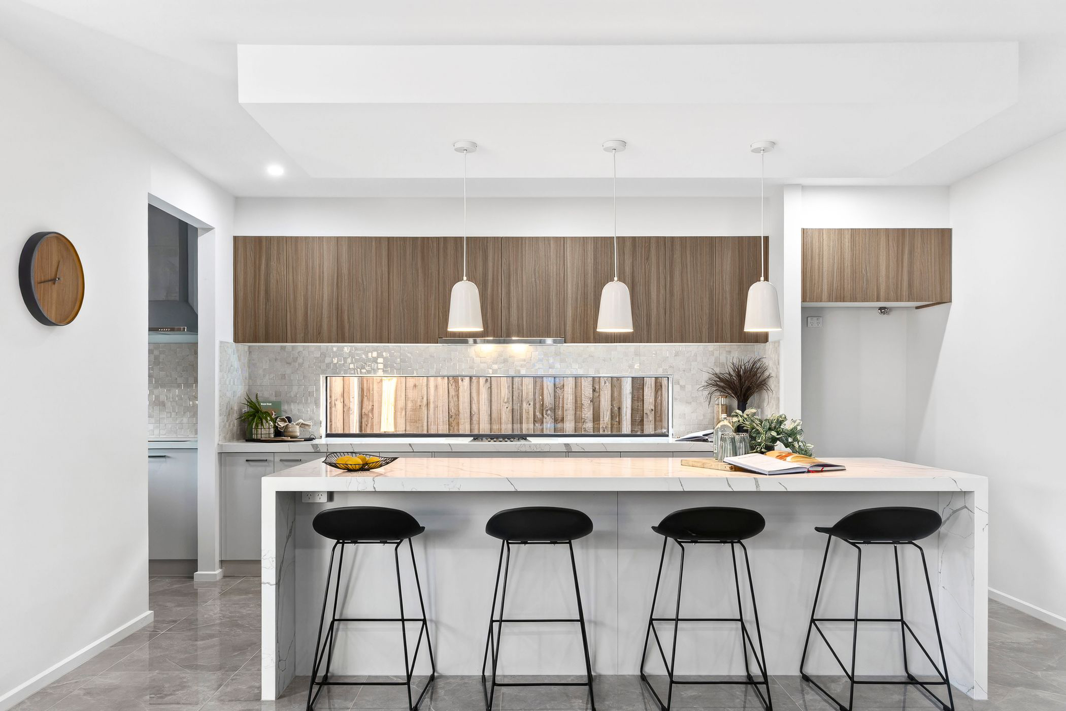 10 Sunlight Circuit, LARA