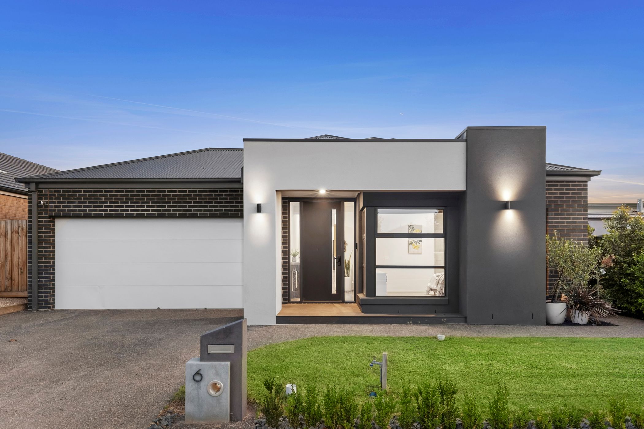 6 Sunlight Circuit, LARA