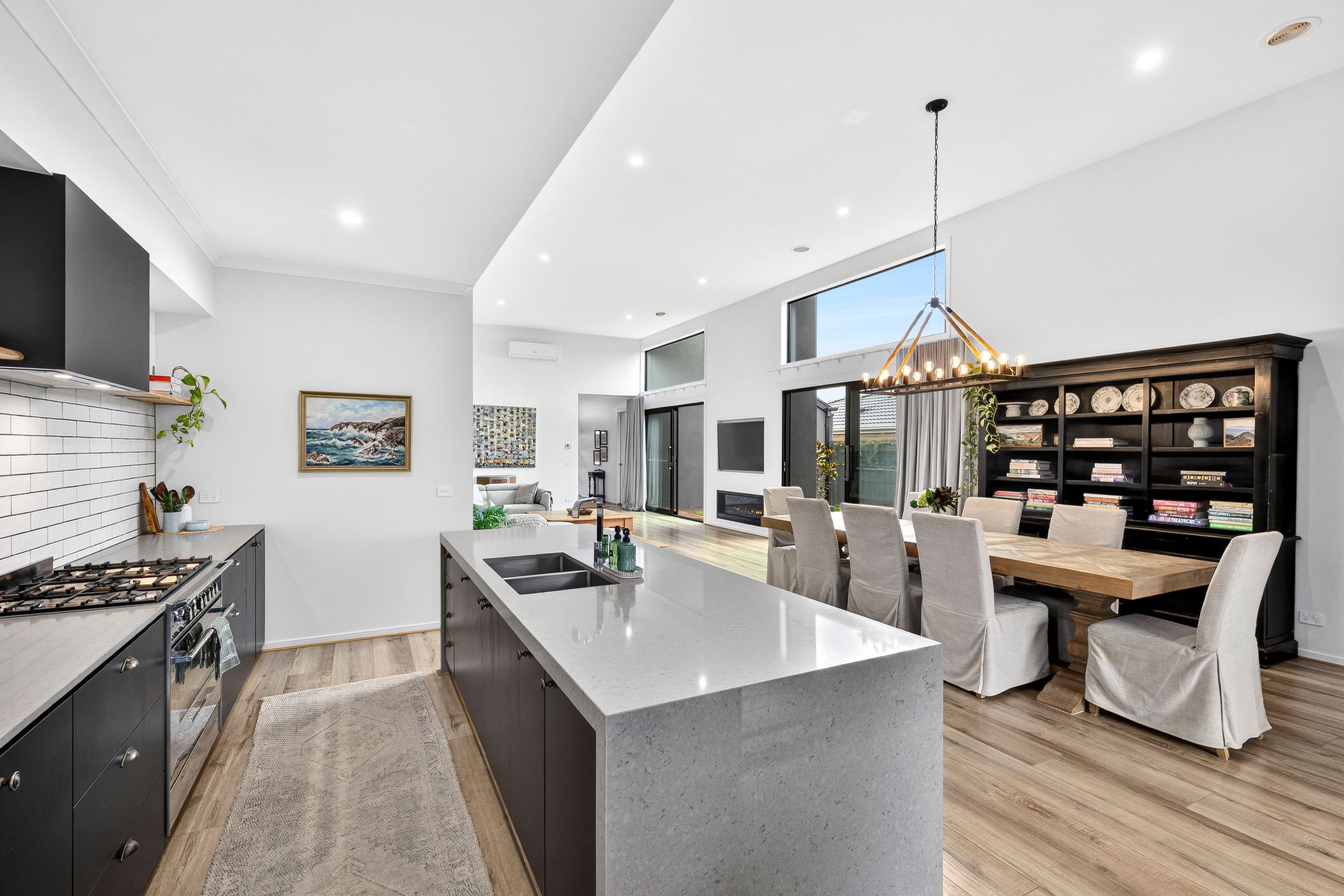 33 Whiteley Street, MOUNT DUNEED
