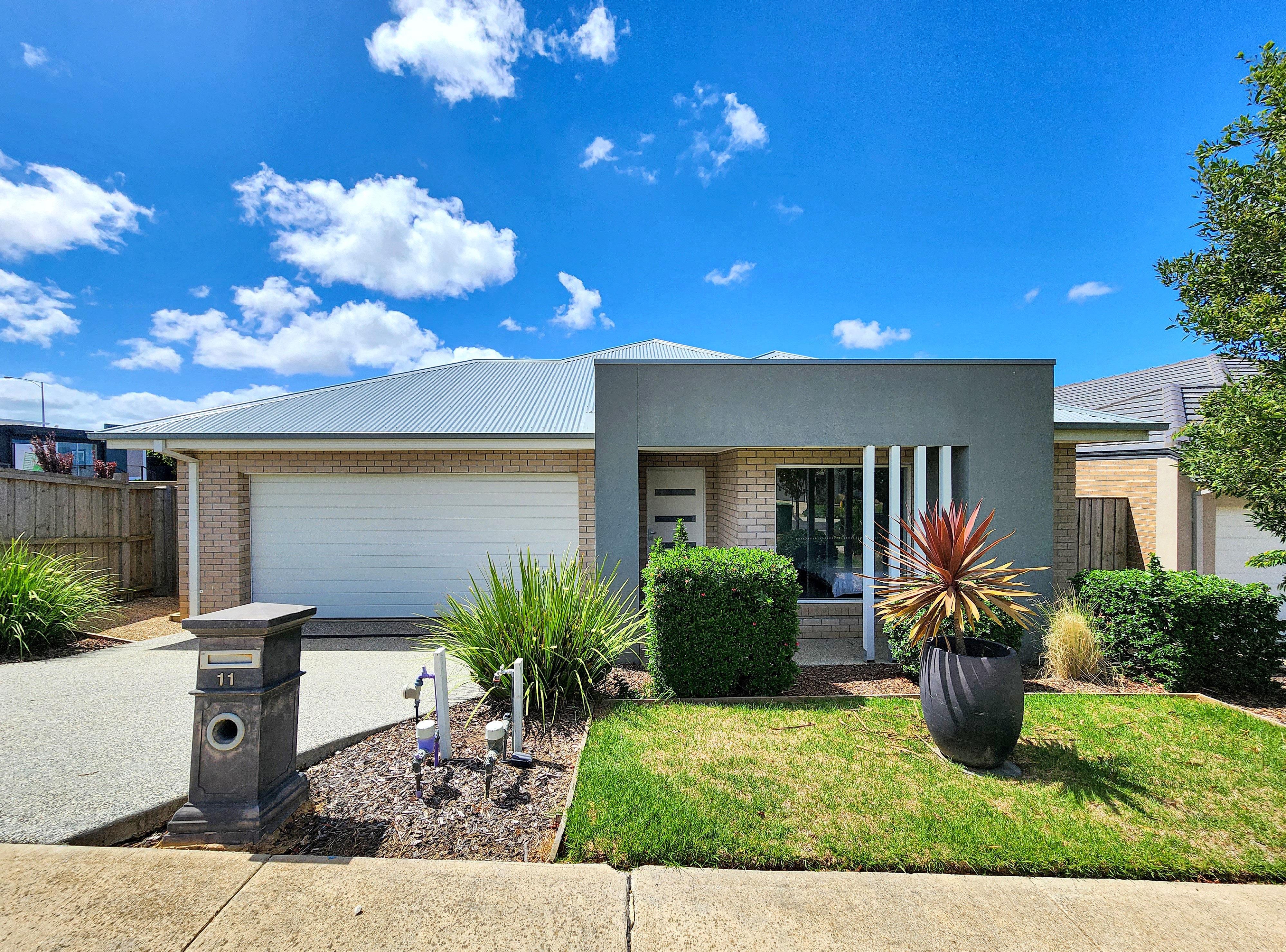 11 Ashbury Boulevard