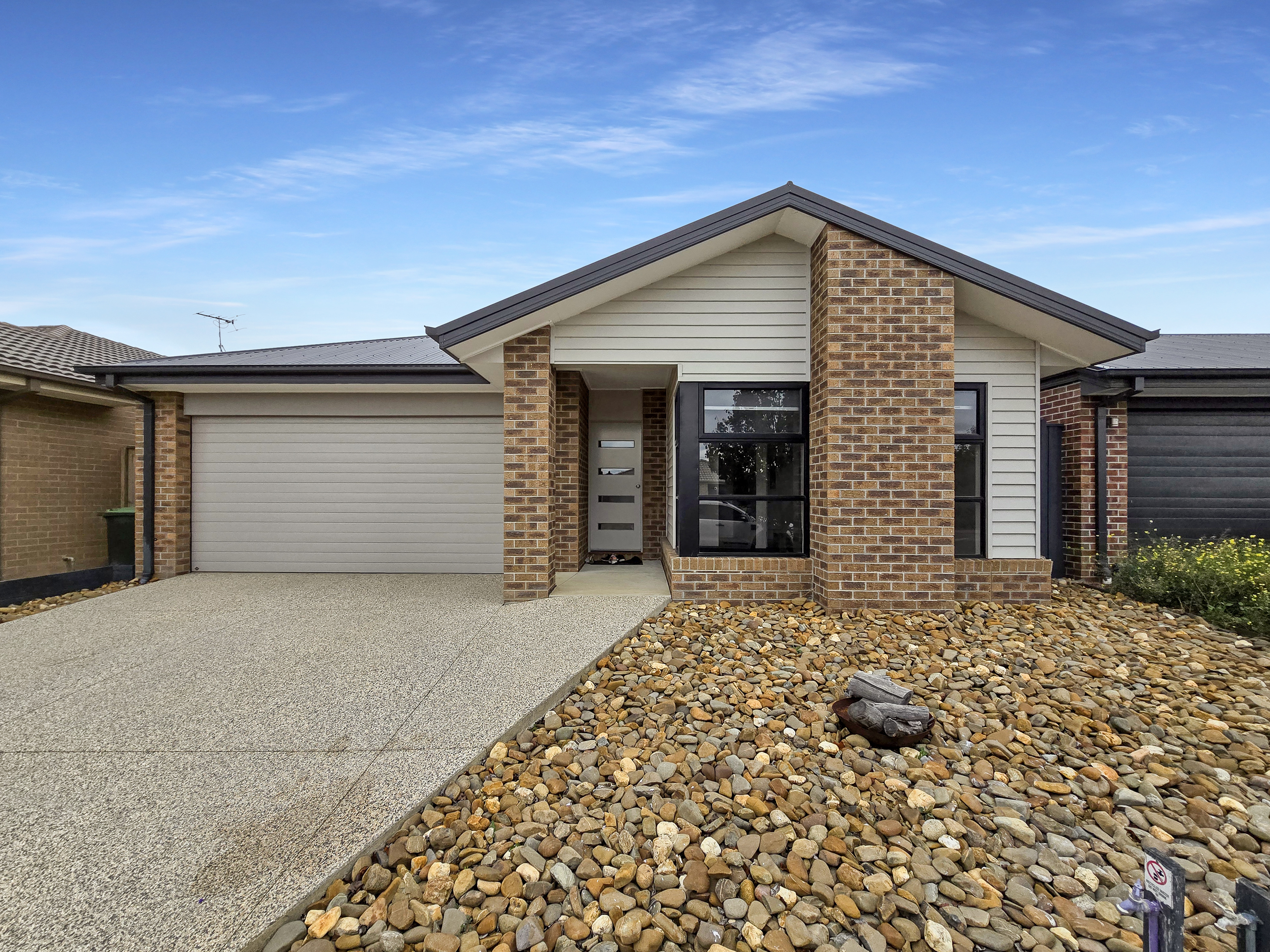 Listing image for 9 Oakdale Street, CHARLEMONT  VIC  3217