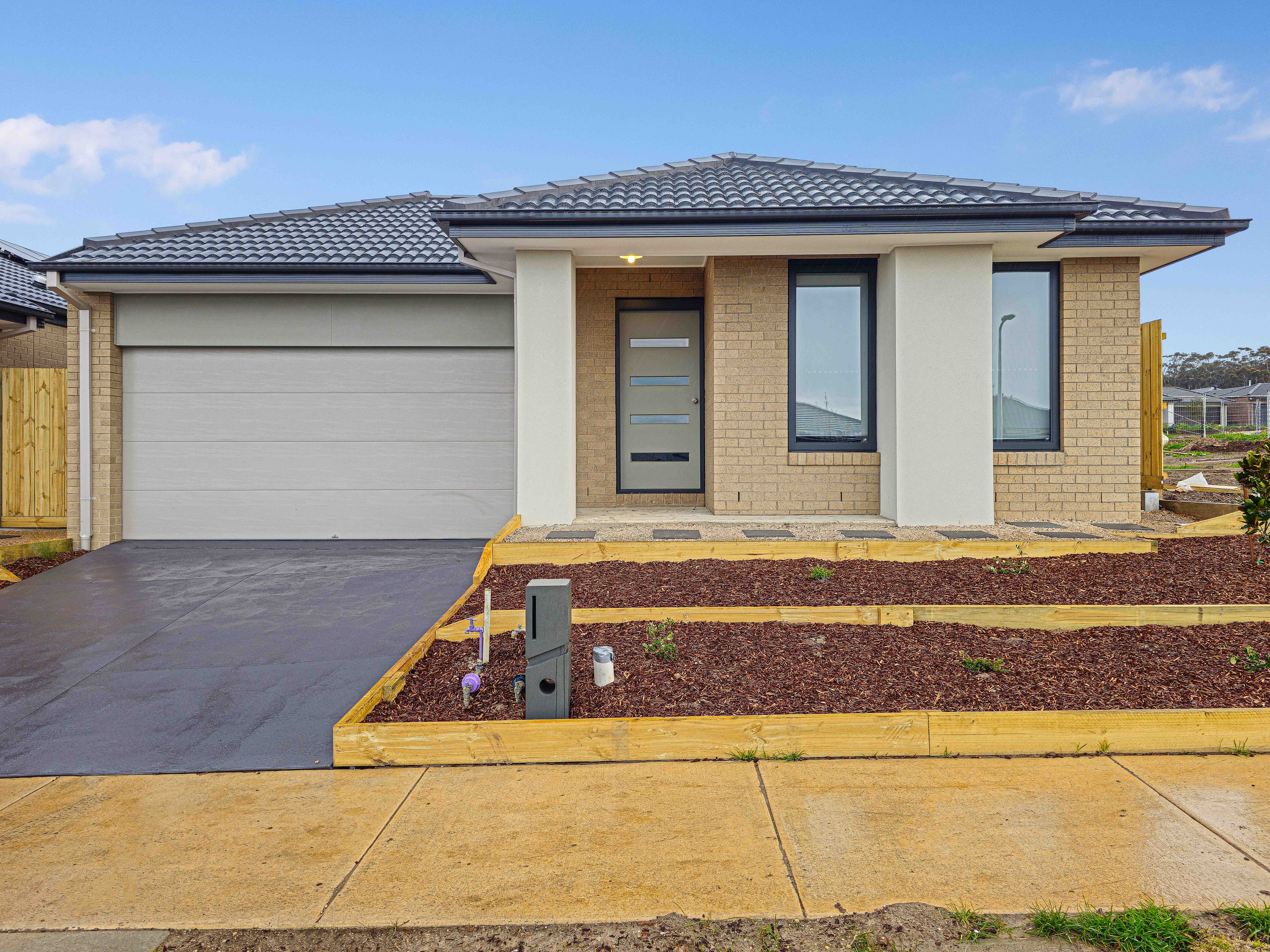 35 Montenegro Crescent, MOUNT DUNEED