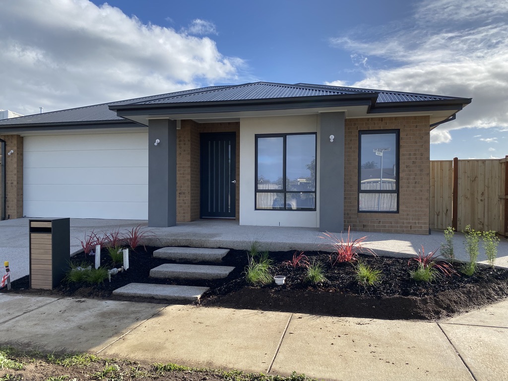 63 Compass Way, MOUNT DUNEED