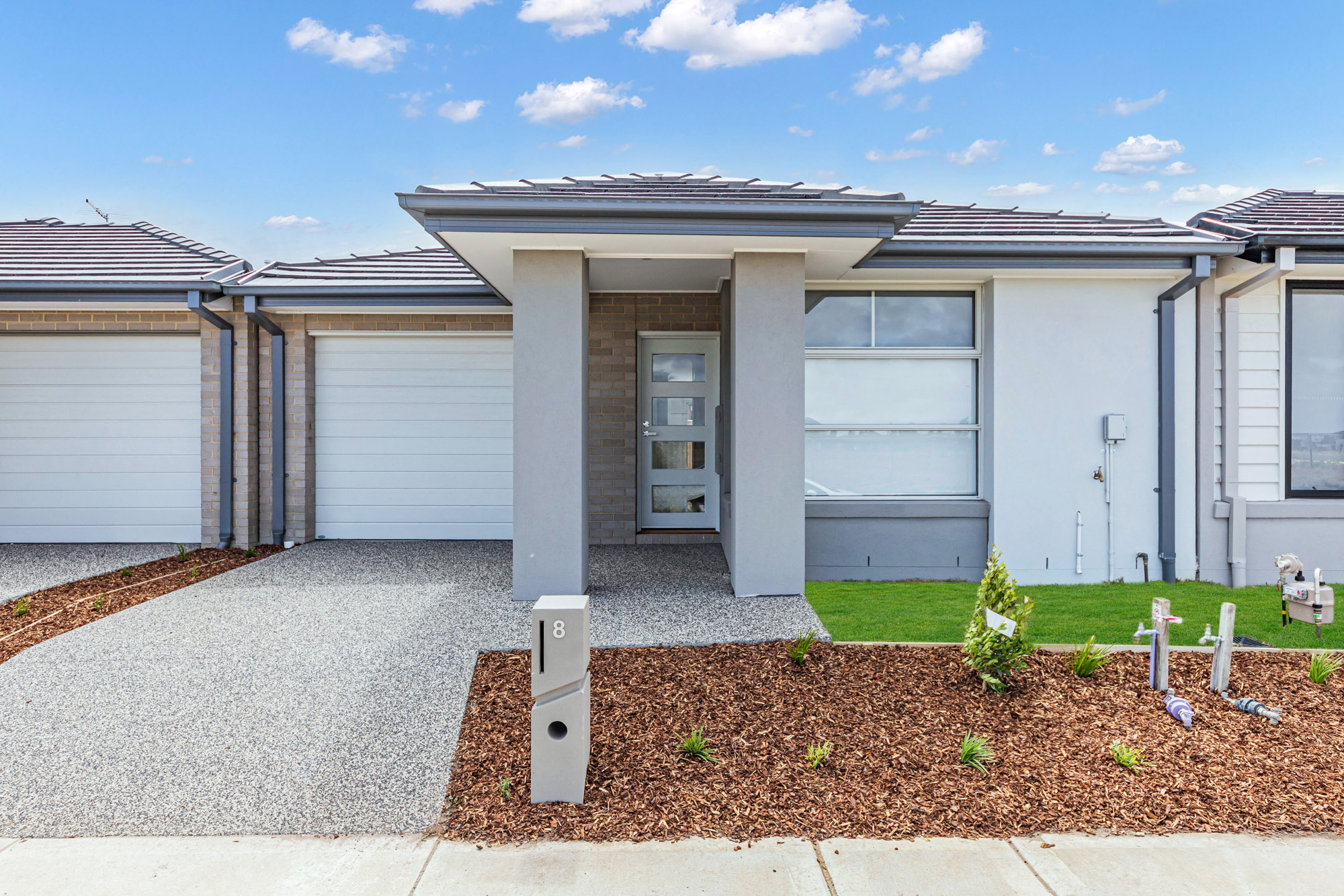 8 Leger Street, MANOR LAKES