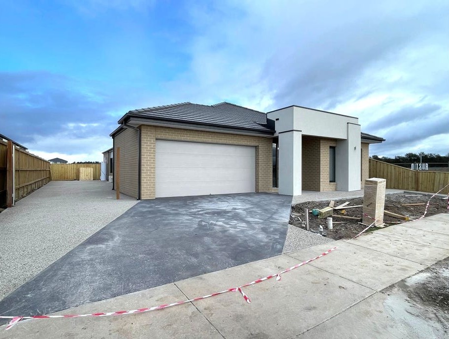 11 Rosedale Circuit, LARA