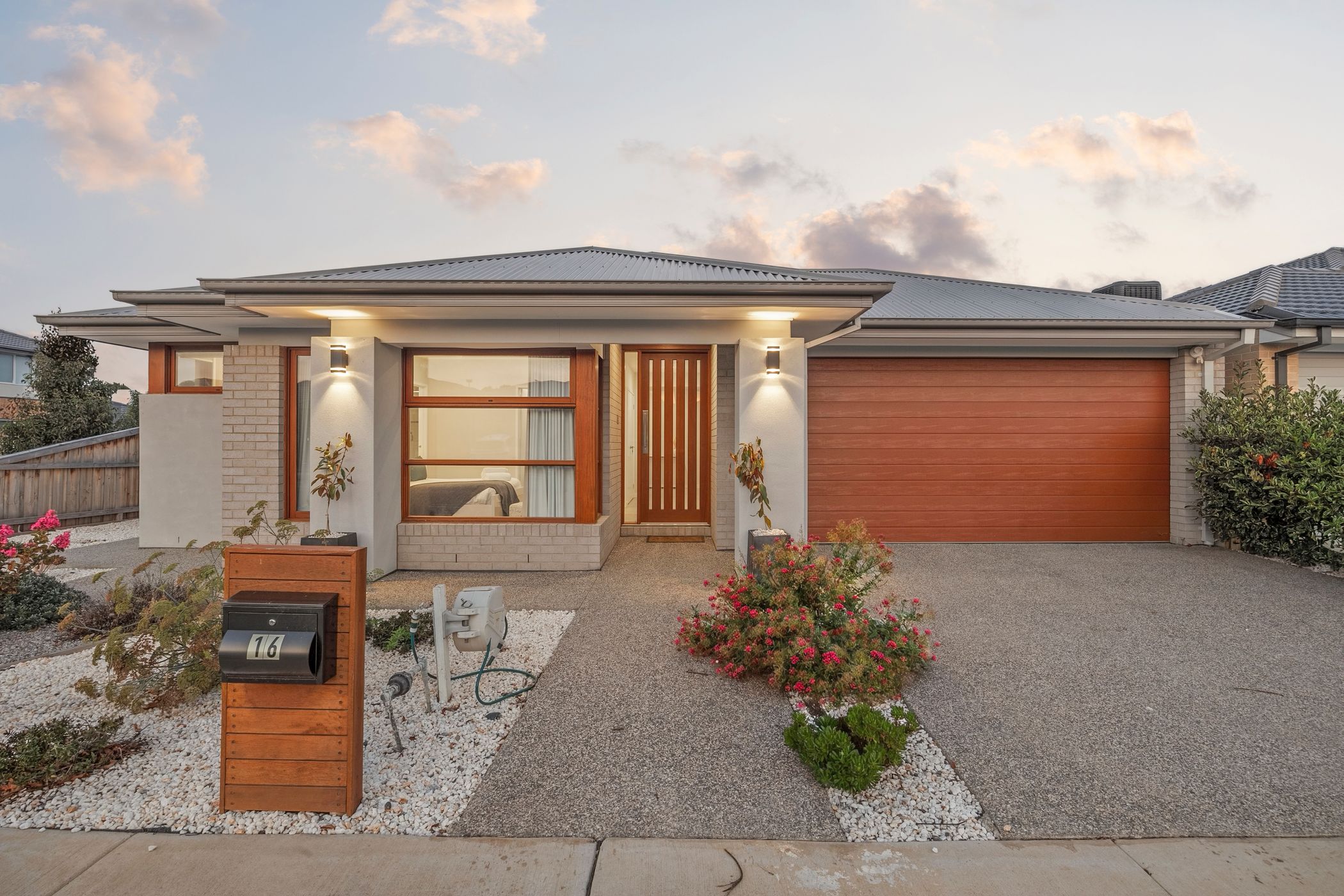 16 Pollen Street, MOUNT DUNEED