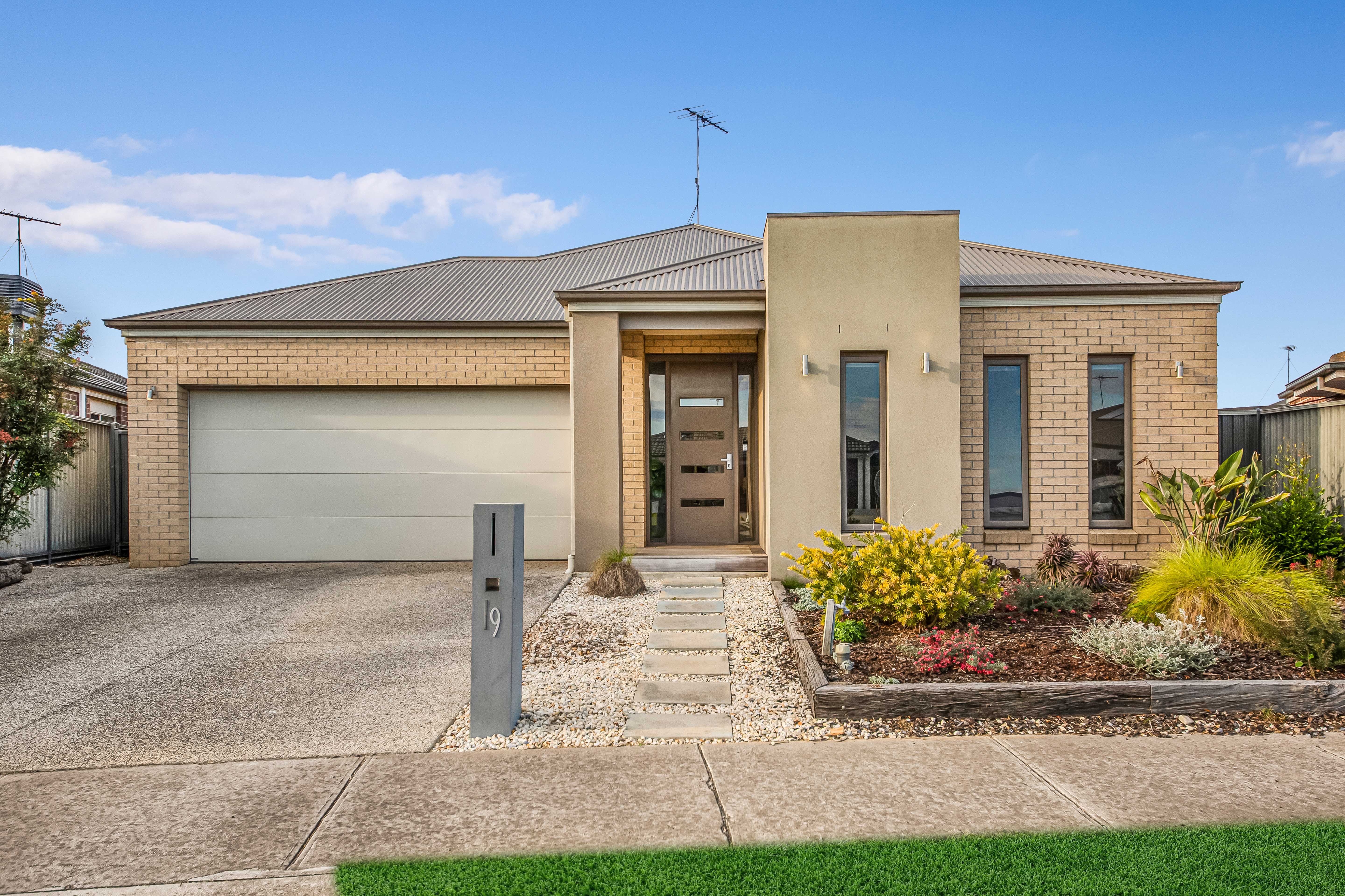 19 Weerana Way, LARA