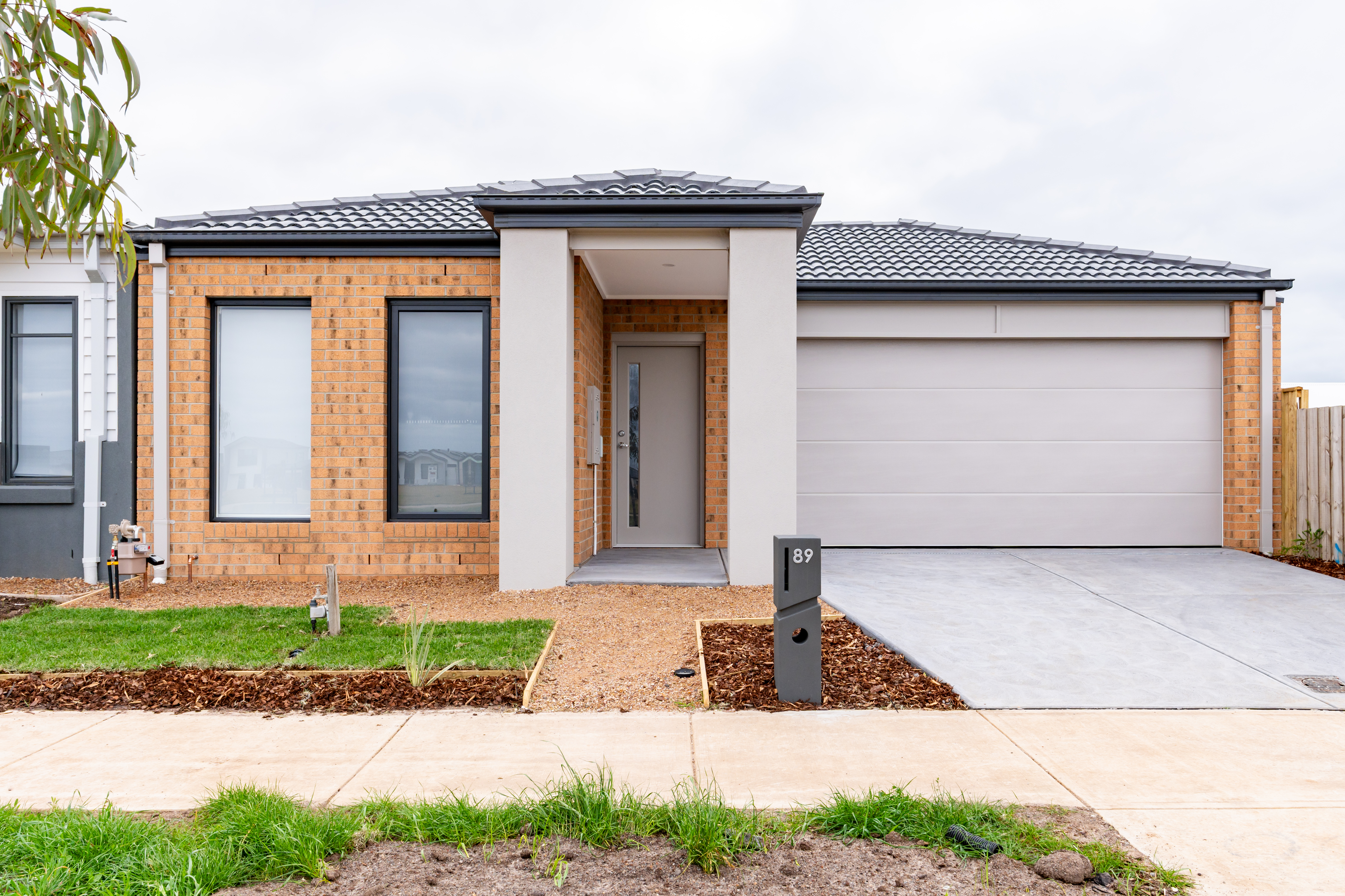 89 Abingdon Boulevard, LARA